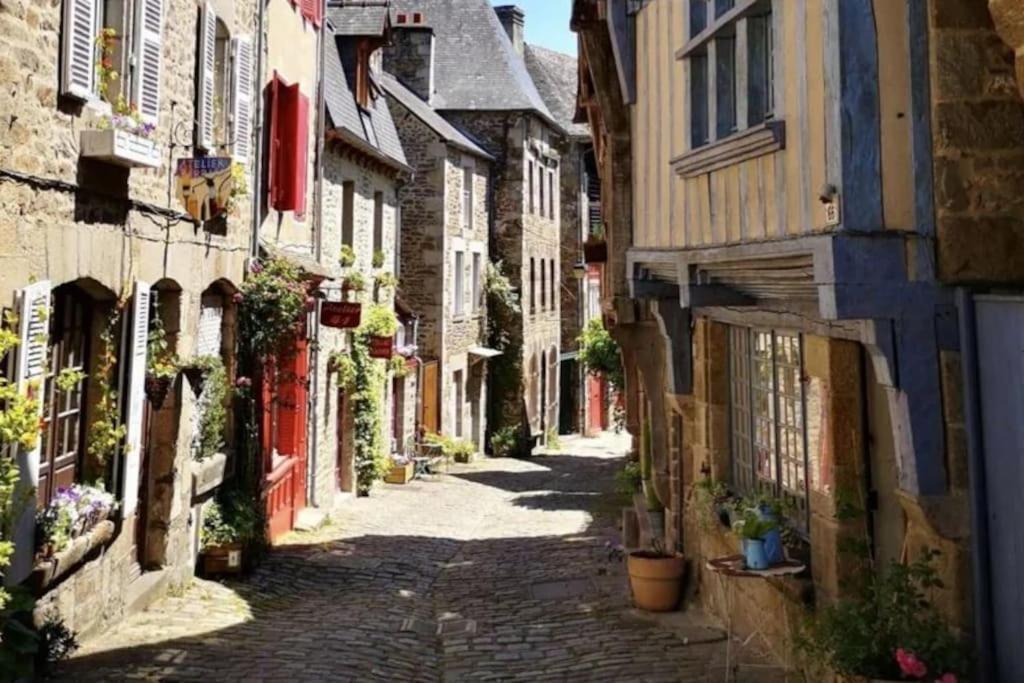 Maison Proche Du Port De Dinan Holiday home Lanvallay